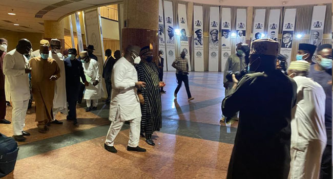 Nigeria Governors Hold Closed-Door Meeting With President Buhari