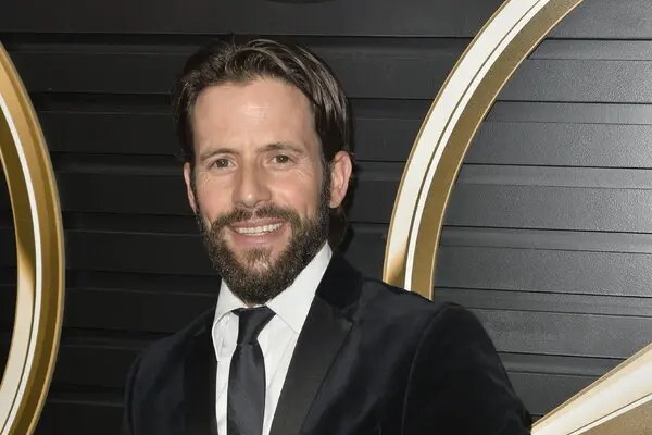 Actor, Two Daughters Die As Plane Plunges Into Sea