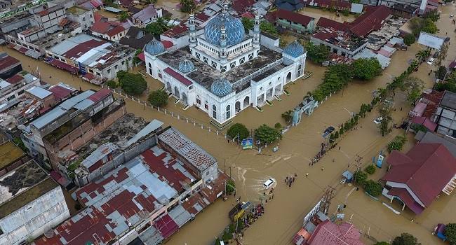 Death toll in Indonesia flood rises to 50 with 27 missing