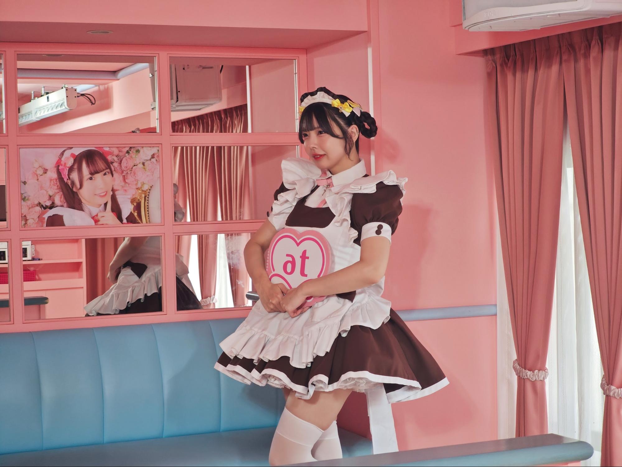 メイドのブロマイド撮影に密着♡～とっておきの1枚ができるまで～ - at