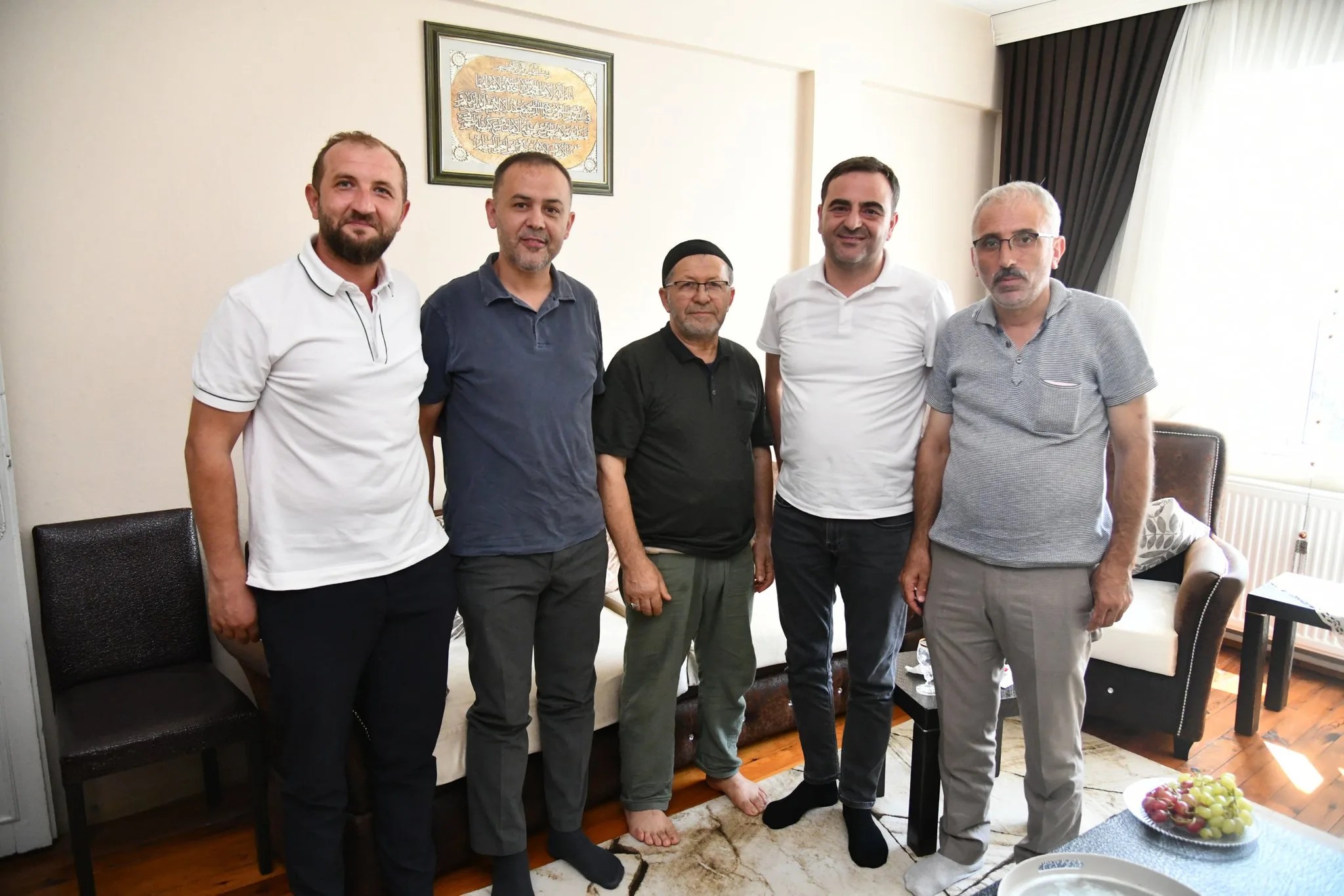 Başkan Özlü hasta ve yaşlı vatandaşları evlerinde ziyaret etti