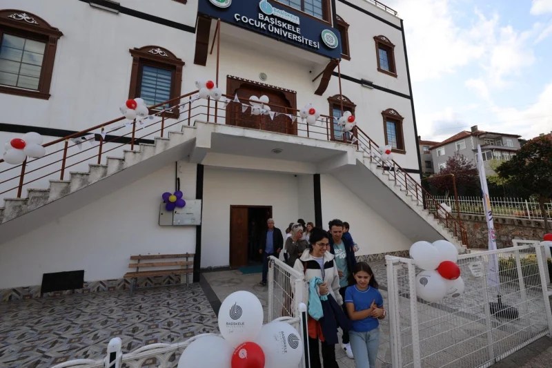 Çocuk üniversitesi yeni öğrencileriyle eğitim yılına başladı