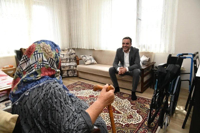 Başkan Özlü, Gönül Bağı Projesiyle Ev Ziyaretlerini Sürdürüyor