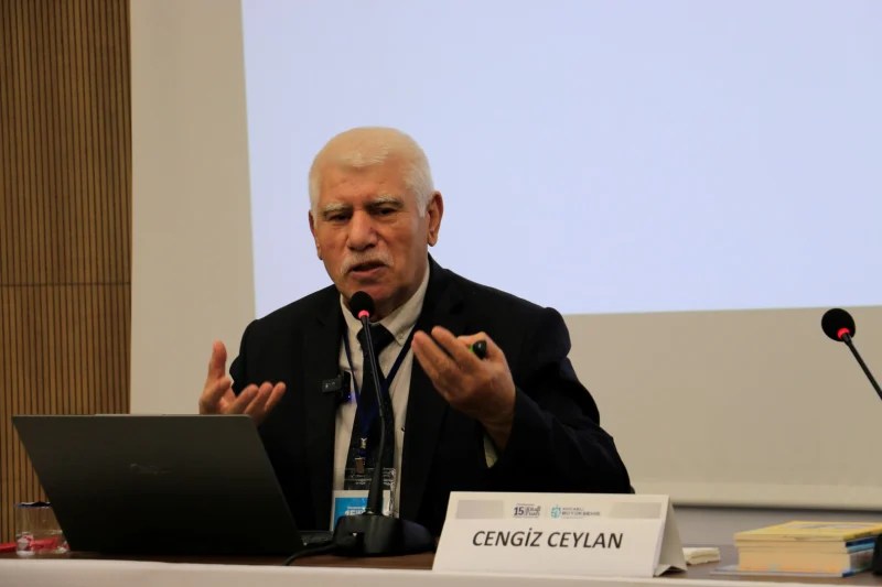 Kitap fuarında yazarlar okuma alışkanlığını tartıştı