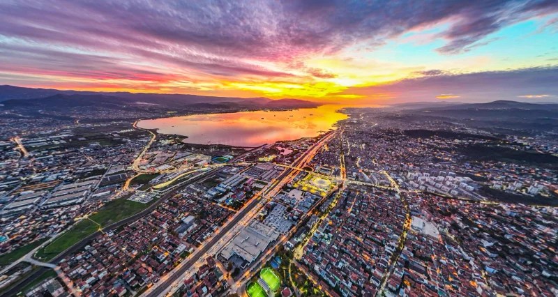 İzmit Körfezi’nde Kartpostallık Gün Batımı!