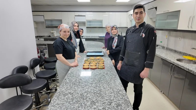 Çayırova’da Geleceğin Pasta Şefleri Eğitime Başladı!