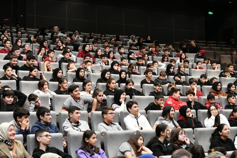 Başiskele’de LGS’ye hazırlanan öğrencilere destek!