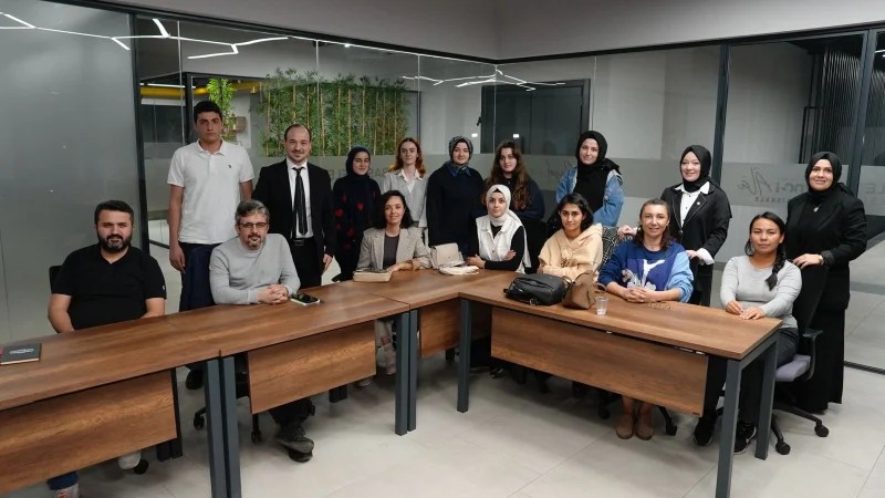 Başiskele’de Türkiye Yüzyılı Gençlik Merkezi’nde Eğitim!