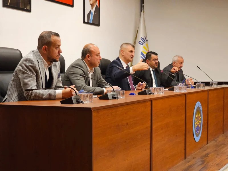 Gölcük’te Başkan Sezer muhtarları dinledi!