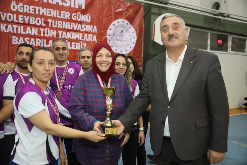 Körfez’de Öğretmenler Günü Voleybol Turnuvası’nda Fen Lisesi Şampiyon!