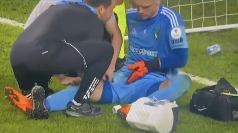 Kocaelispor Kalecisi ve Sağlık Ekibi Arasında Gülümseten Diyalog!