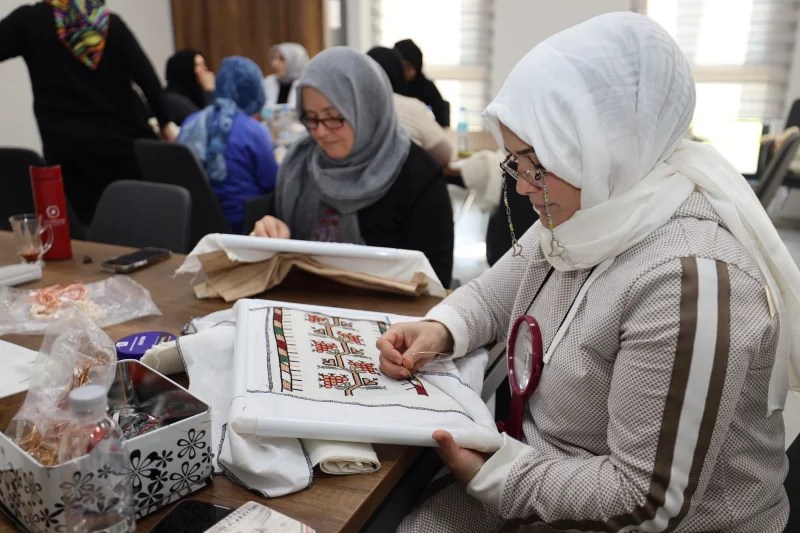 Başiskele’de BAŞ-MEK Eğitimleri Kadınlara Değer Katıyor!