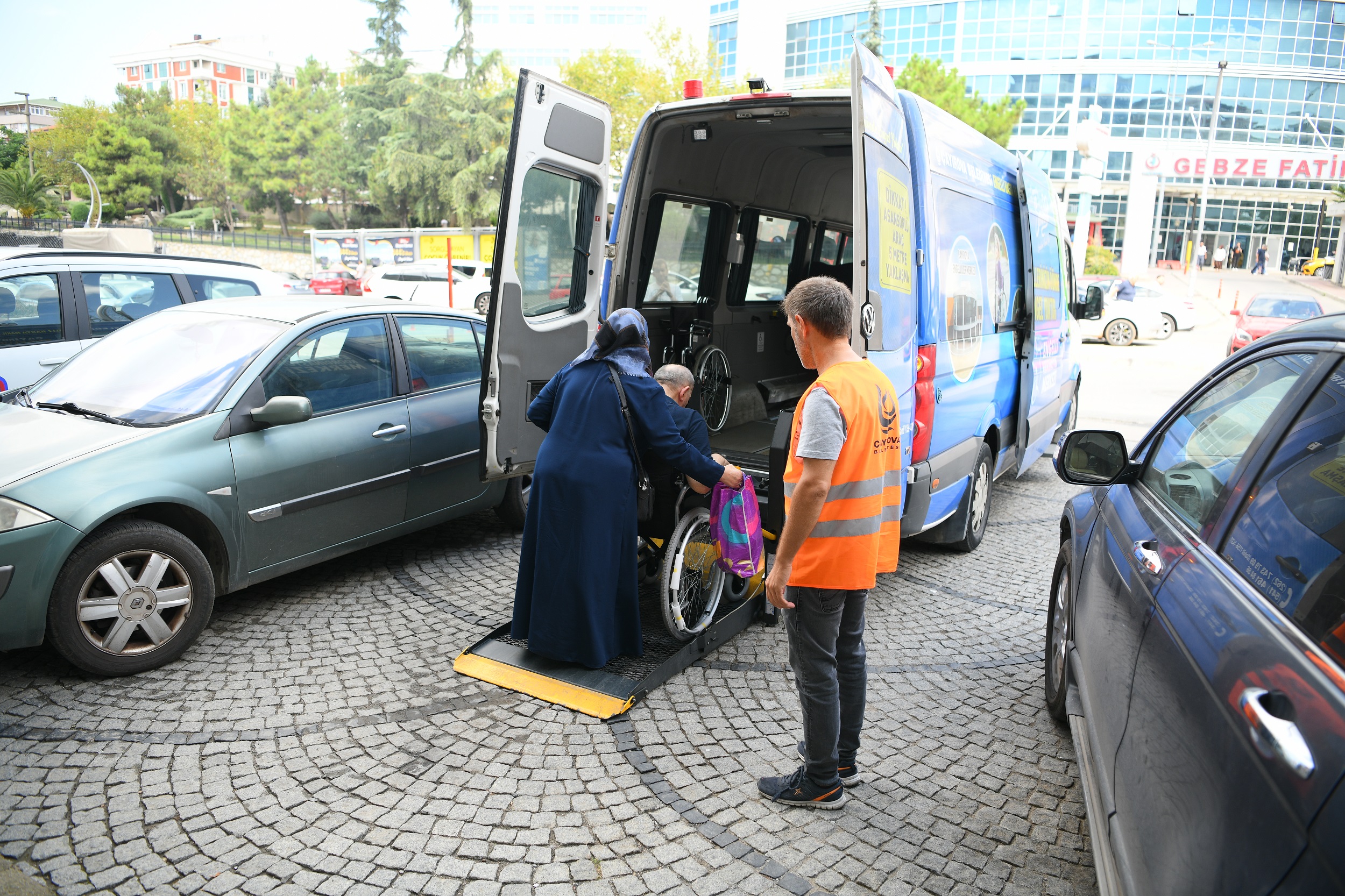 Çayırova’da sosyal yardımlar hız kesmedi