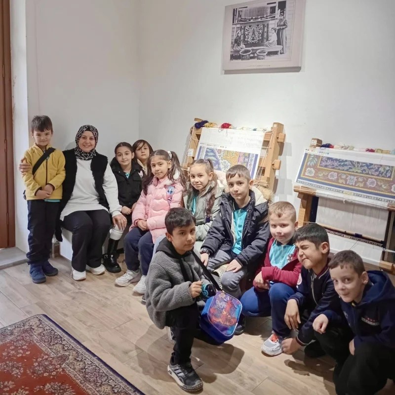 Hereke’de Minik Eller Tarihe Dokundu!