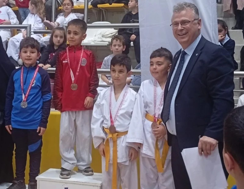 Kartepe Belediyespor Karate Gelişim Ligi’nde Parladı!