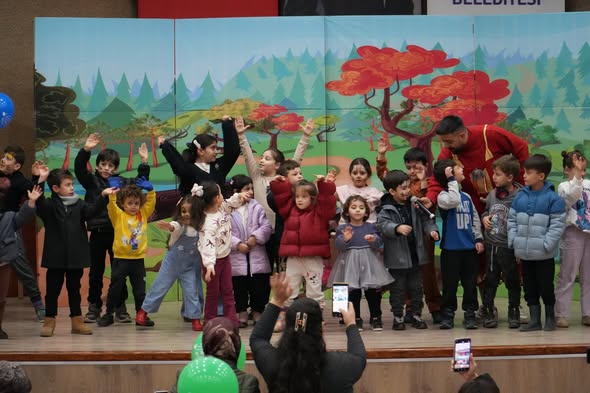 Gölcük’te Ara Tatil Tiyatro Şenliği başladı