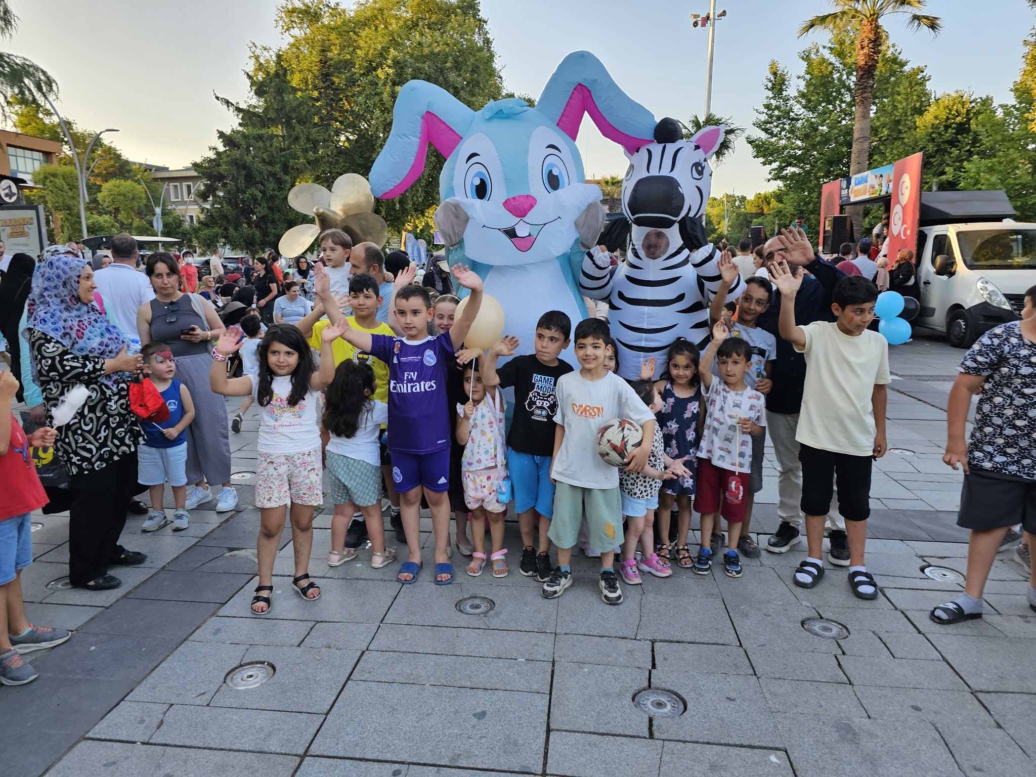 Gölcük’te çocuklara çifte şenlik!