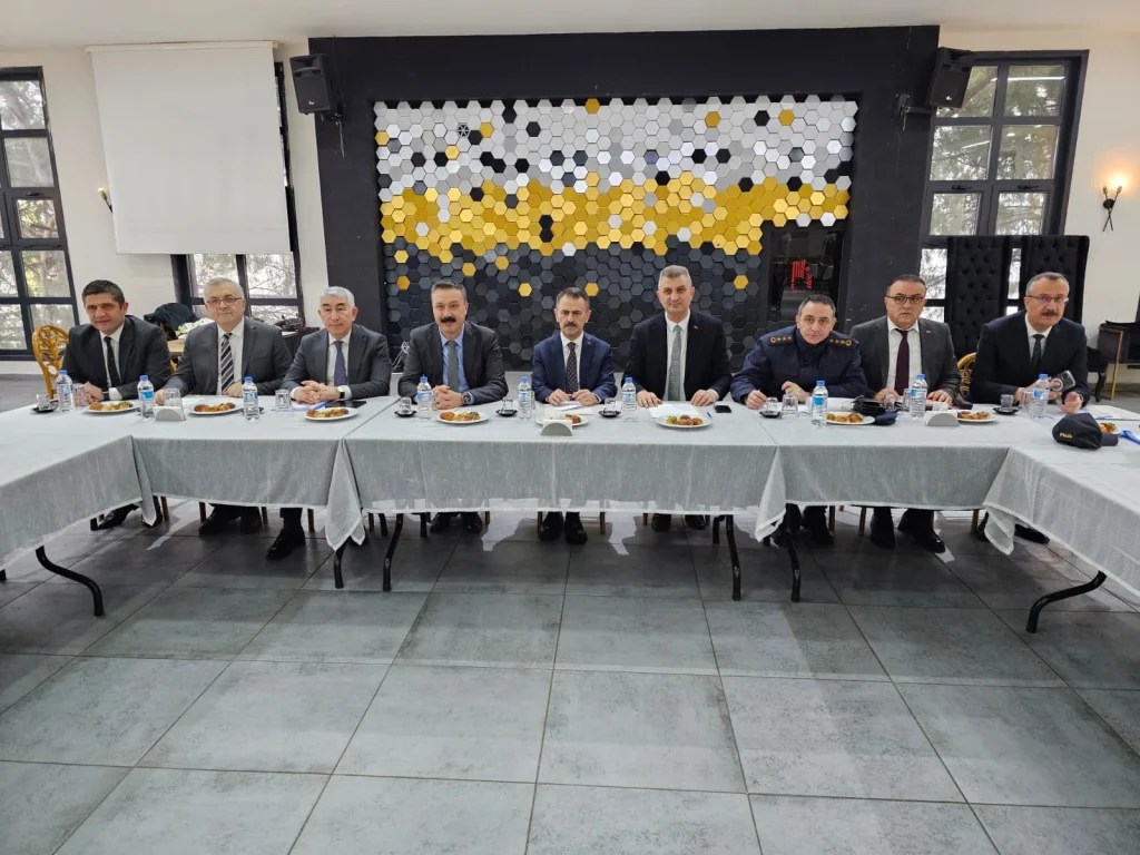 Vali Aktaş, Gölcük’te muhtarları dinledi
