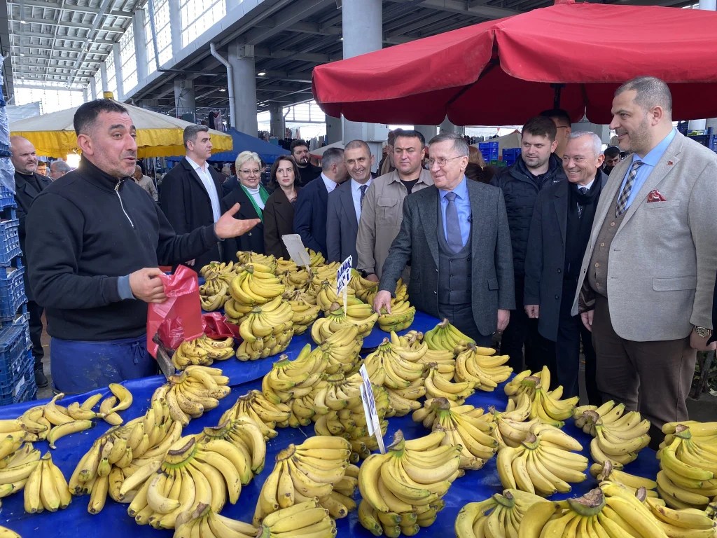 İYİ Parti Gebze’de pazar esnafıyla buluştu