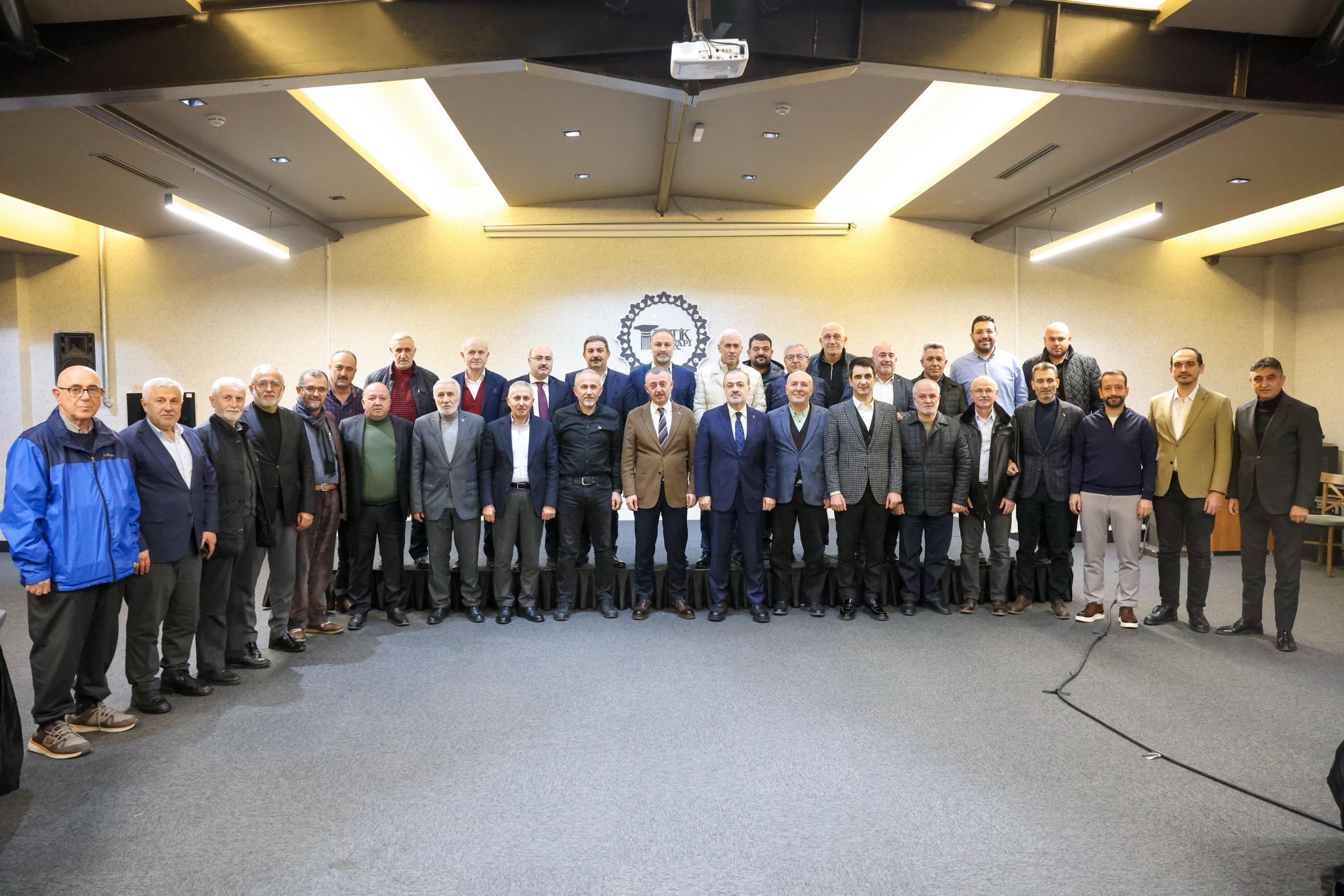 AK Parti’de eski başkanlar buluştu