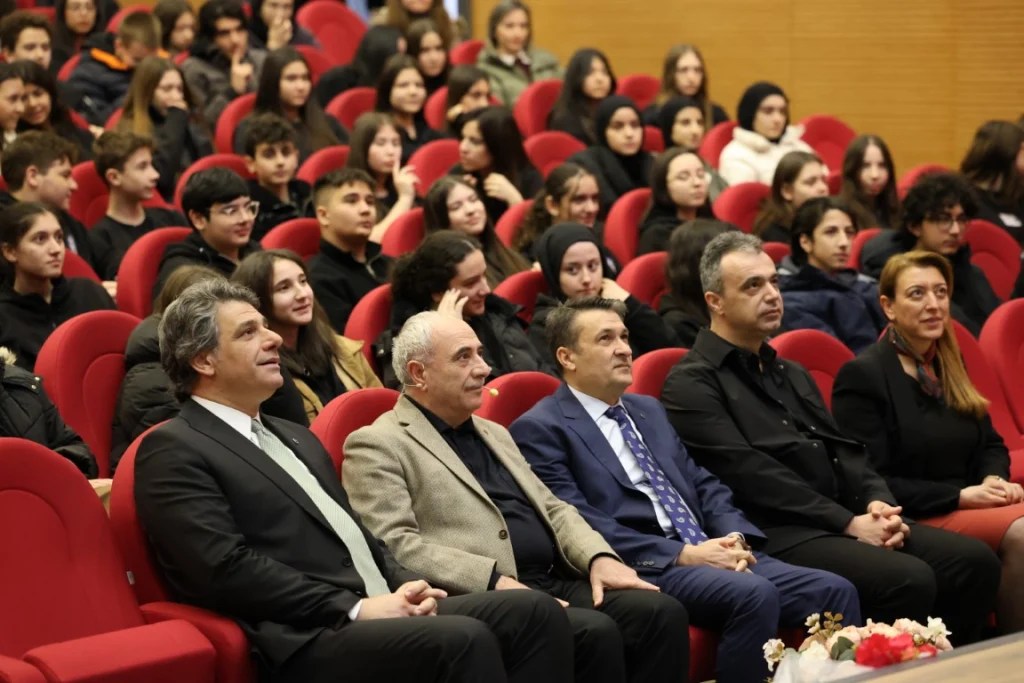 Nurullah Genç, Kartepe’de sevenleriyle buluştu