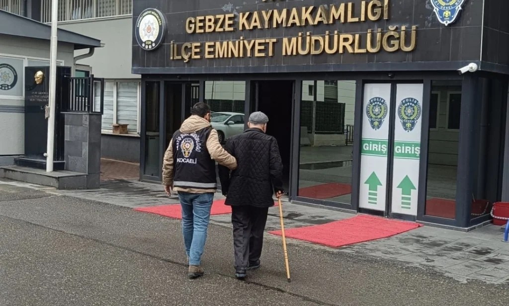 Bastonlu dolandırıcı Kocaeli’de yakalandı!