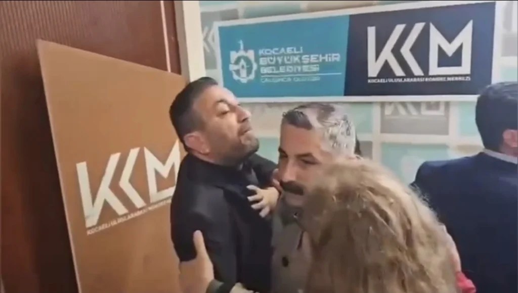 Kocaeli Büyükşehir Meclisi’nde kavga çıktı!