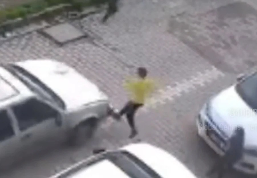 Darıca’da otomobil özel gereksinimli gence çarptı!
