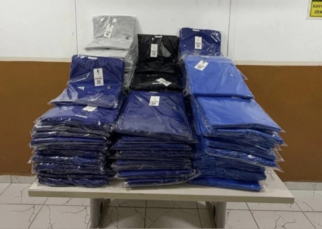 Kartepe’de sahte giyim operasyonu: Milyonluk vurgun!