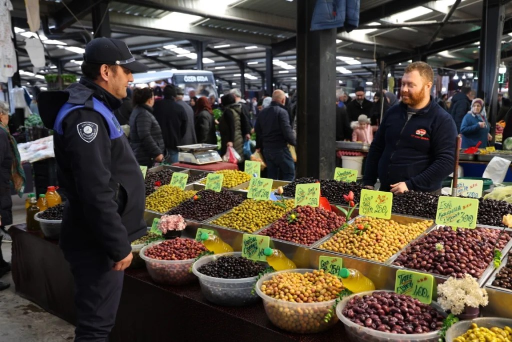Kartepe’de Ramazan Öncesi Pazarda Zabıta Denetimi