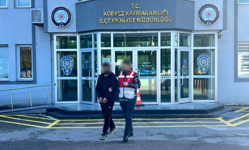Hırsızlık suçundan aranan şahıs İzmit’te yakalandı