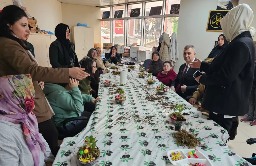 Gölcük’te engelli bireyler teraryum atölyesinde buluştu