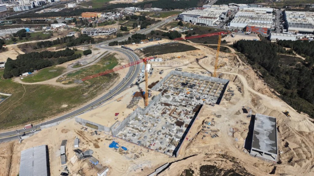 Çayırova Devlet Hastanesi’ne deprem izolatörleri yerleştiriliyor