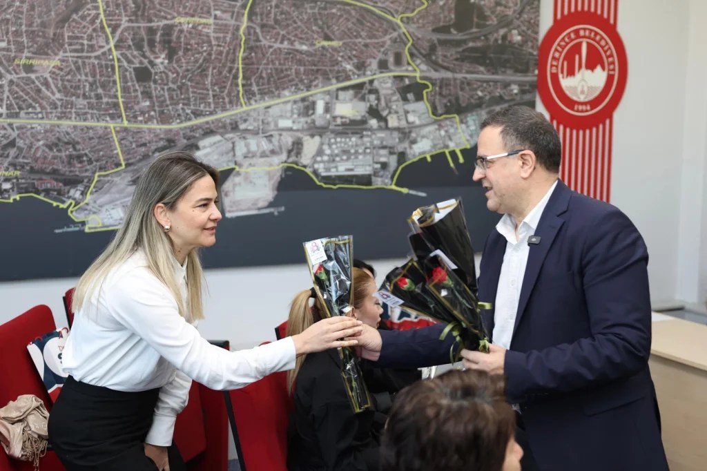 Derince Belediyesi’nden kadınlara özel kutlama