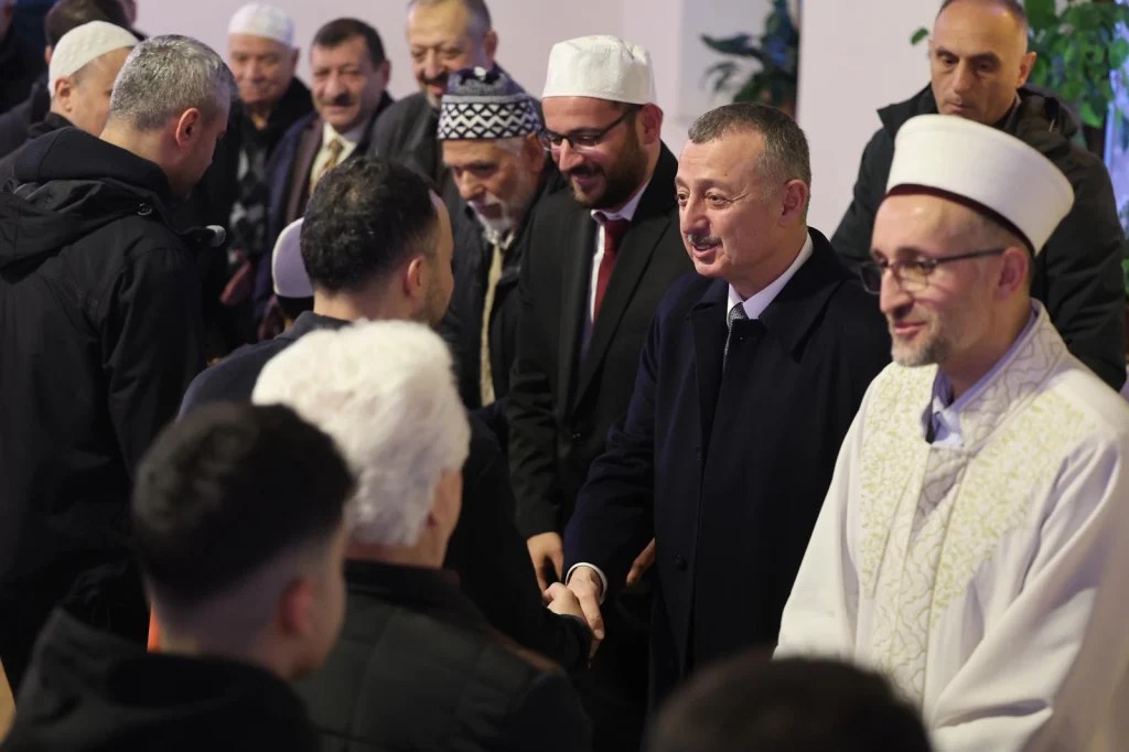 Başkan Büyükakın’dan bayram namazı sonrası barış dileği