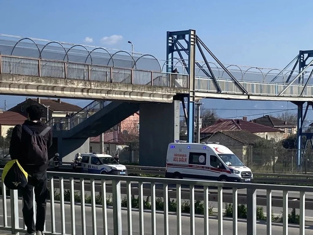 Körfez’de üst geçitten atlayan kişi ağır yaralandı!