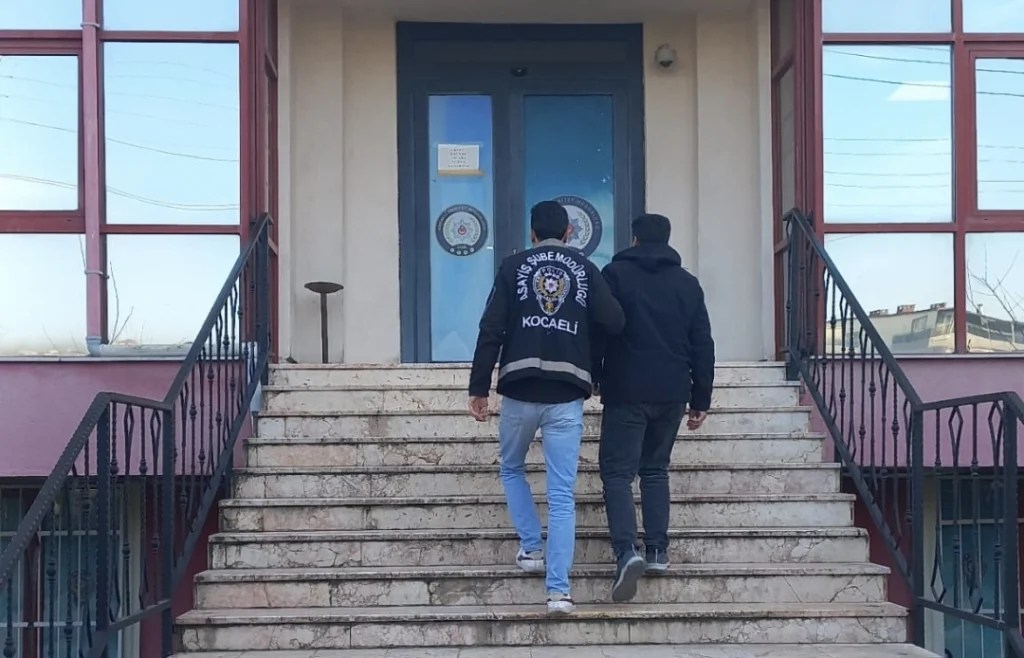 Kocaeli’de Bilişim Dolandırıcısı Yakalandı