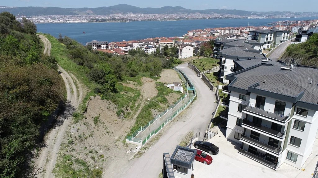 Gölcük Kurban Deresi’nde İSU’dan Güvenli Islah