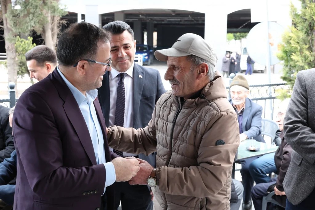 Başkan Gökçe, Derince’yi adım adım geziyor