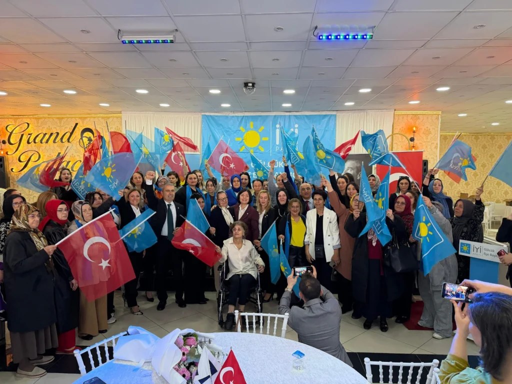 İYİ Parti Gölcük’te birlik ve yeni üyelerle buluşma
