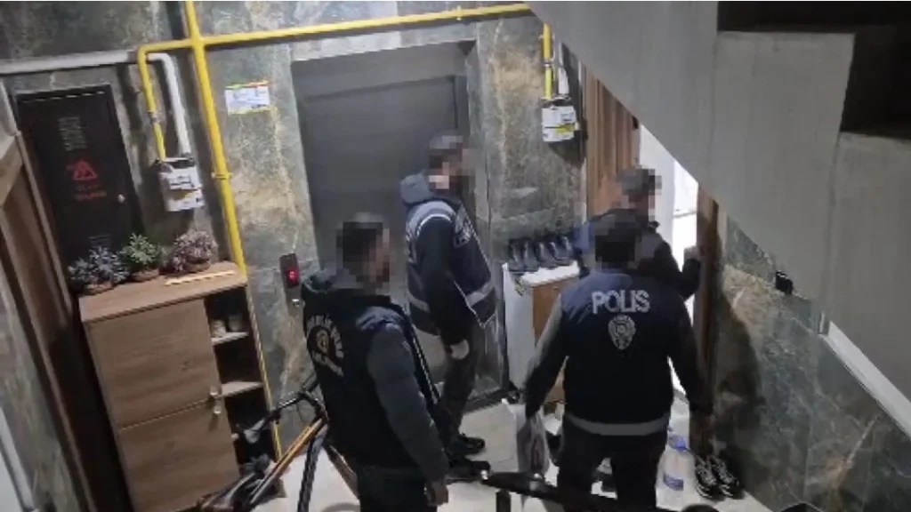 Kocaeli merkezli siber dolandırıcılık operasyonunda 19 tutuklama!