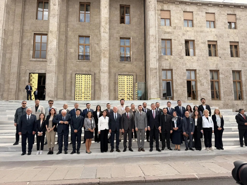 CHP Karamürsel heyeti Özel ile buluştu