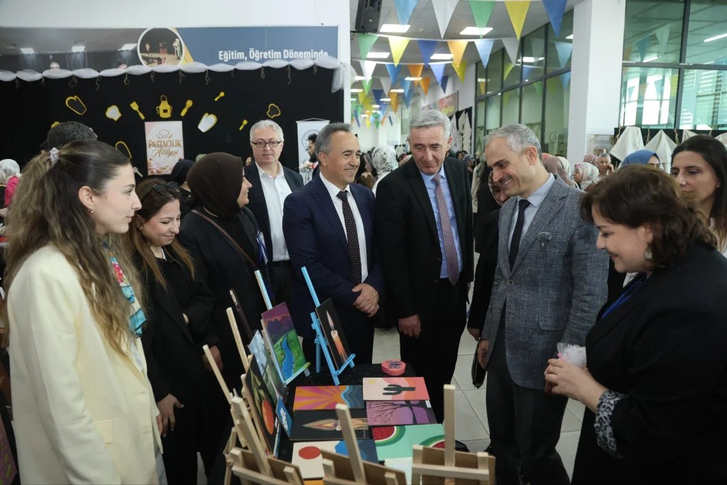 Çayırova’da El Sanatları Sergisi Açıldı
