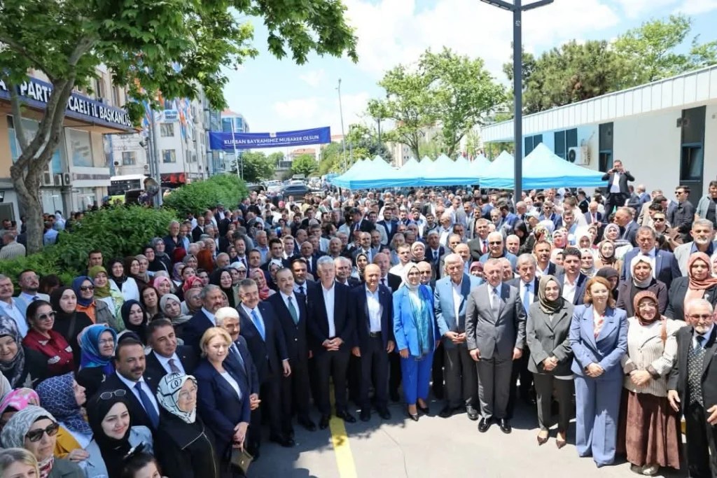 AK Parti Kocaeli’de bayramlaştı