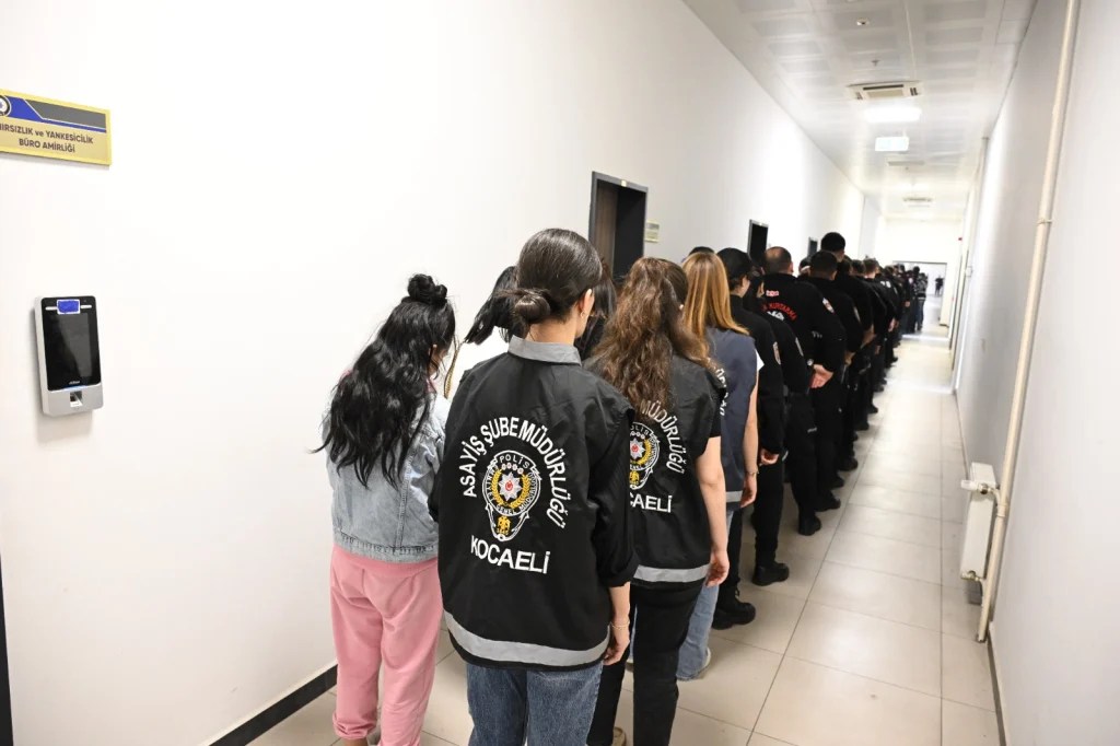 Sahte araç kiralama şebekesi çökertildi!