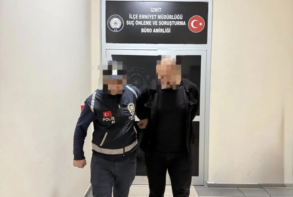 İzmit’te dolandırıcı kıskıvrak yakalandı!