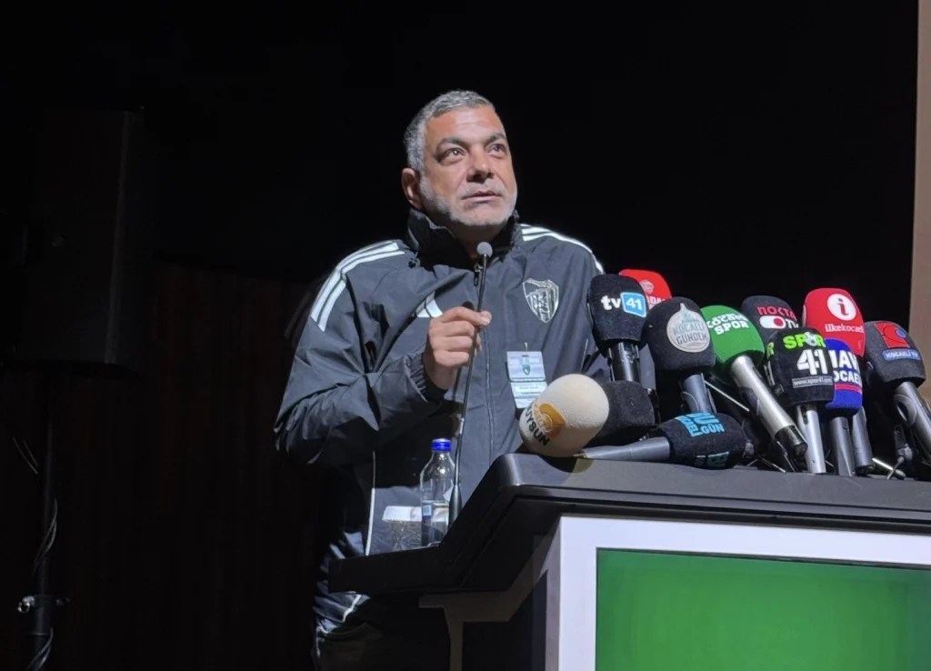 Kocaelispor kongresine taraftardan eleştiri