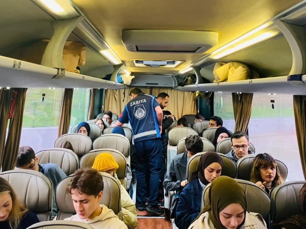 Gölcük Belediyesi’nden öğrencilere ücretsiz ulaşım