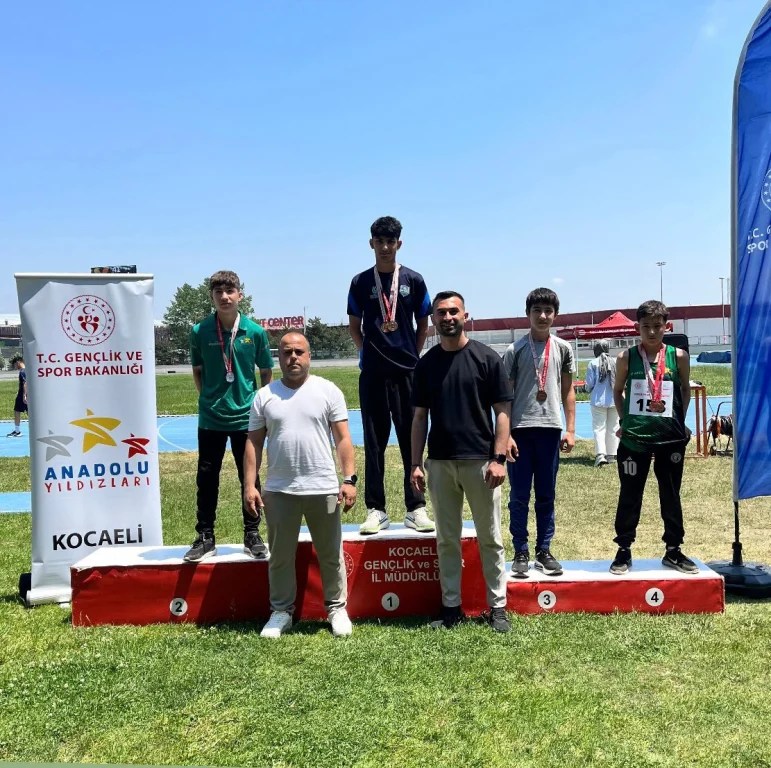 Çayırova sporcuları kupaları topladı