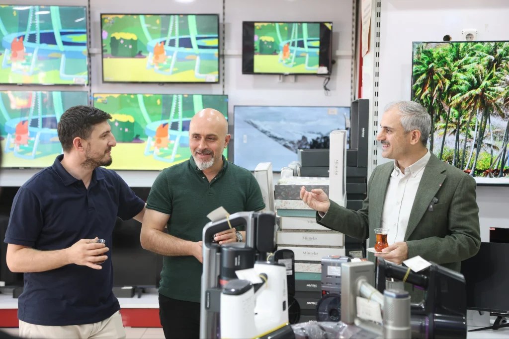 Başkan Çiftçi esnafı ziyaret etti